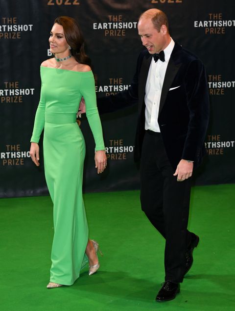 The Princess of Wales, Kate Middleton, recently wore a rented Solace London dress to attend a ceremony in Boston for the Earthshot Prize accompanied by Prince William. She chose to rent a dress to keep up with the sustainable theme of the evening and, more importantly, to send out a message: What we wear matters!